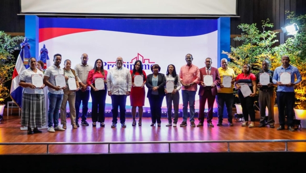 Promipyme entrega RD$53 millones en préstamos a 310 emprendedores, pequeños y microempresarios de Barahona